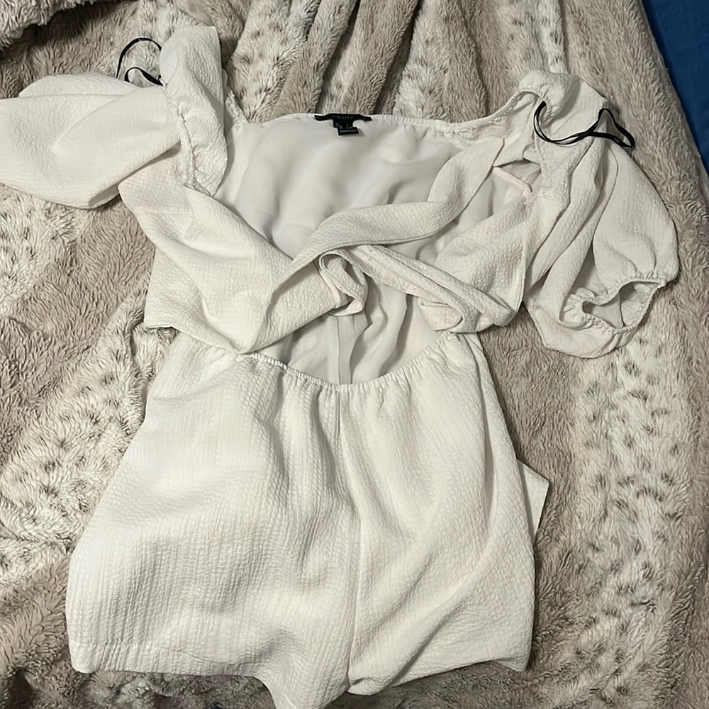 Forever 21 jumper, ties in the front, size 8 barely wore 3 times